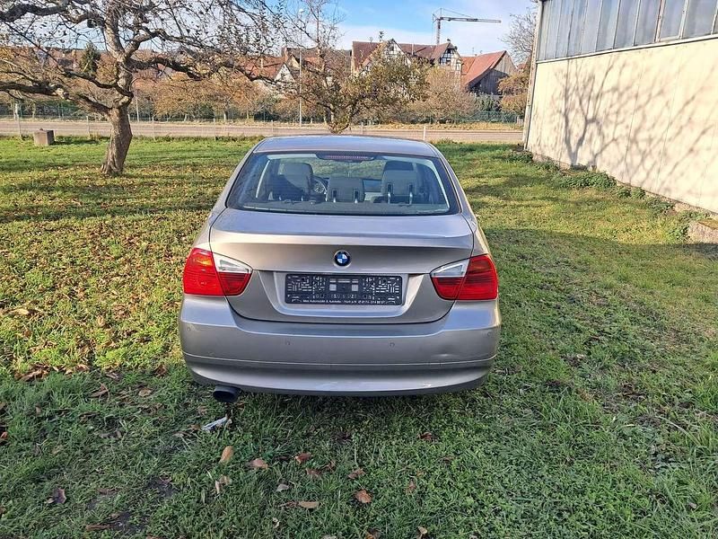 Gebraucht BMW 318 143 PS (105 kW) 2008 Platinbronze metallic Limousine