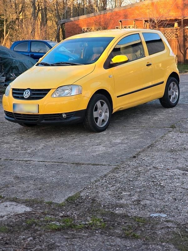 Second-hand VW Fox 75 CP (55 kW) 2005 Galben Hatchback