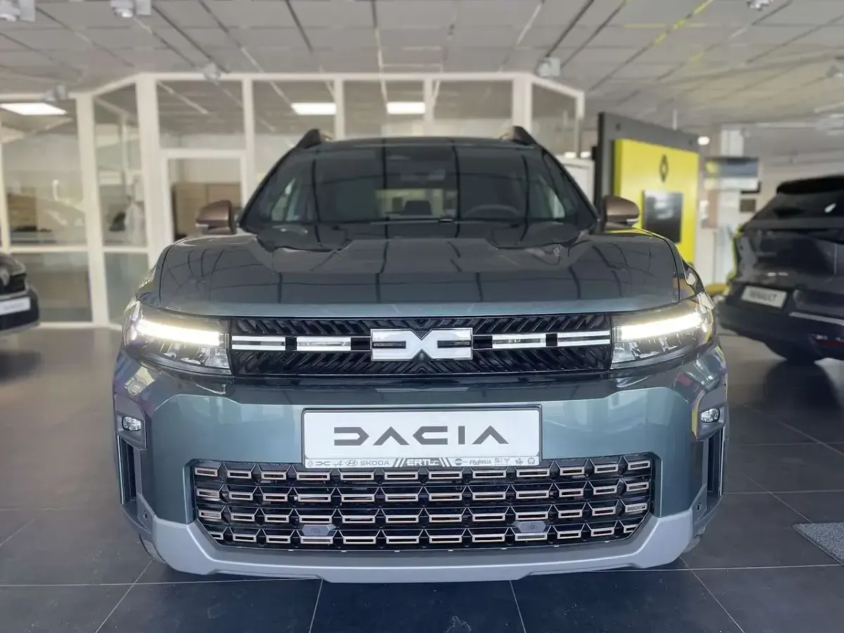 Neu Dacia Bigster Extreme 140 PS (102 kW) 2025 Zedergrün SUV