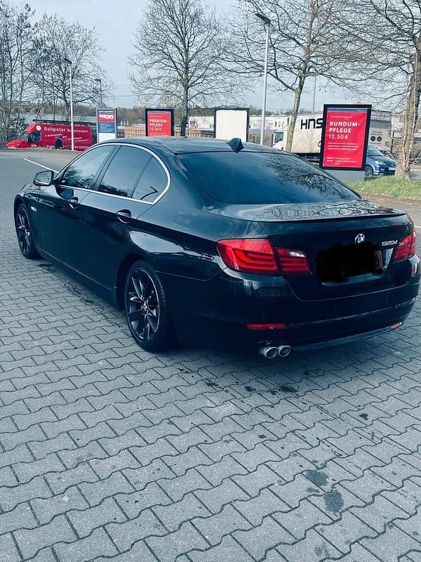 Gebraucht BMW 520 184 PS (135 kW) 2011 Schwarz Limousine