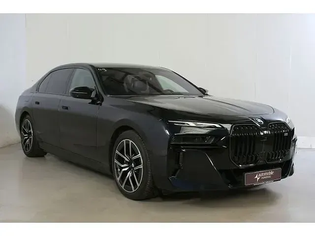 Gebraucht BMW M760e M Performance 571 PS (419 kW) 2025 Schwarz Limousine