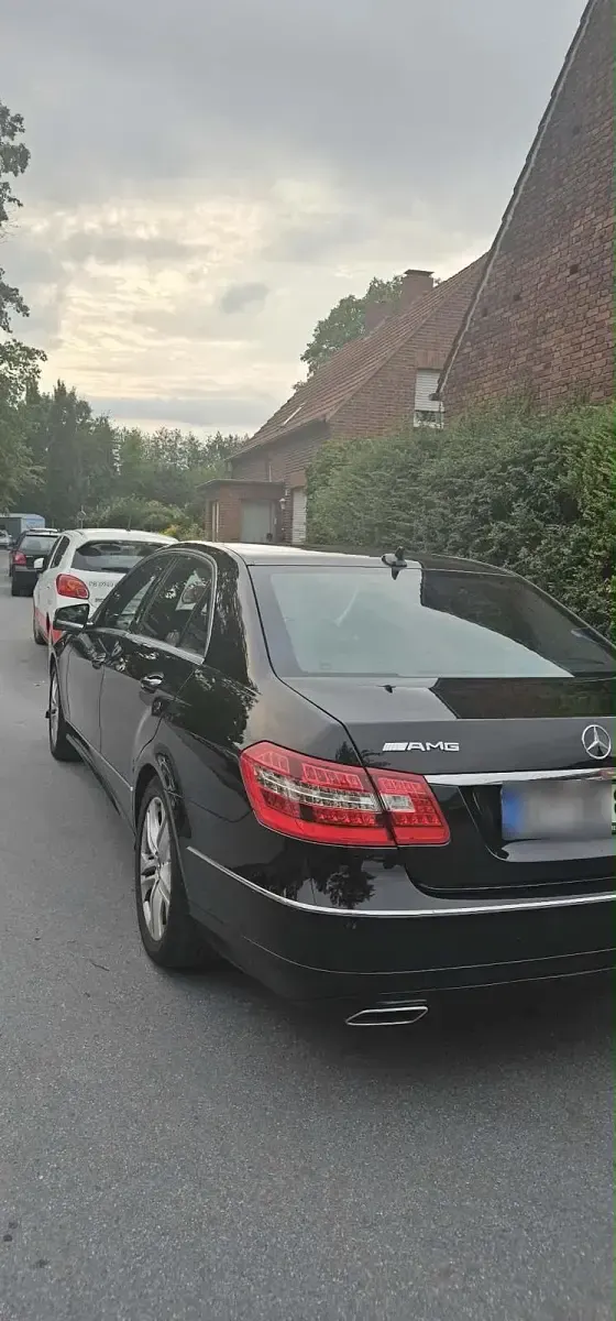 Gebraucht Mercedes E300 231 PS (169 kW) 2012 Schwarz Limousine