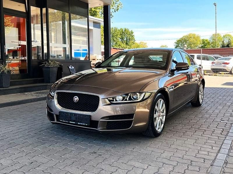 Gold Gebraucht 2015 Jaguar XE Pure Limousine | 16.500 € (Fairer Preis) - Bild 1/4