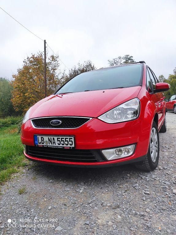 Rot Gebraucht 2006 Ford Galaxy Ghia Van / Kleinbus | 1.699 € (Superpreis) - Bild 1/4