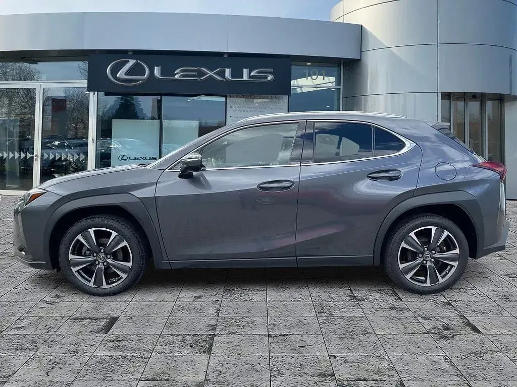 Gebraucht Lexus UX 250h 184 PS (135 kW) 2023 Sonic grey SUV