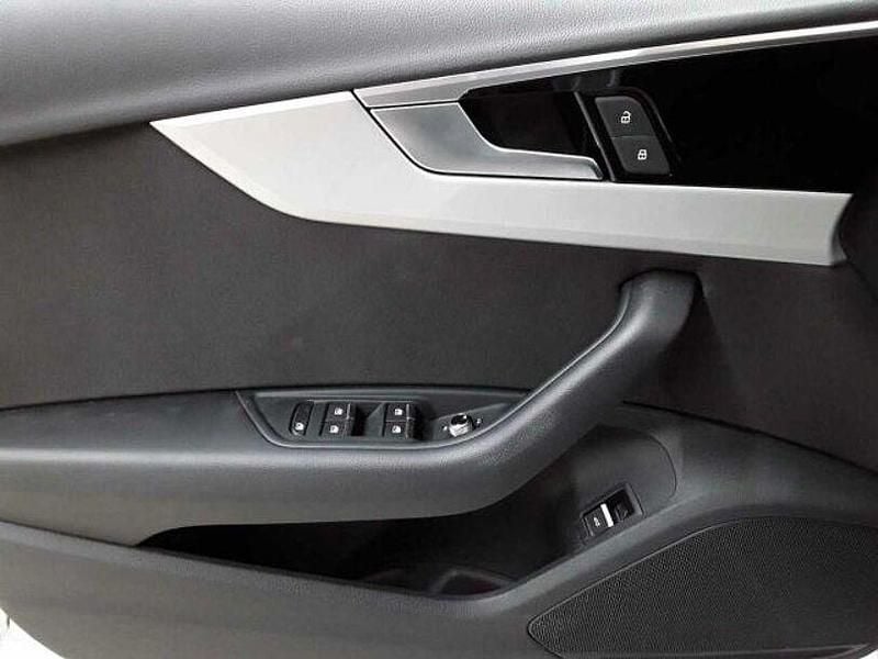 Second-hand Audi A4 Advanced 204 CP (150 kW) 2024 Argintiu Break