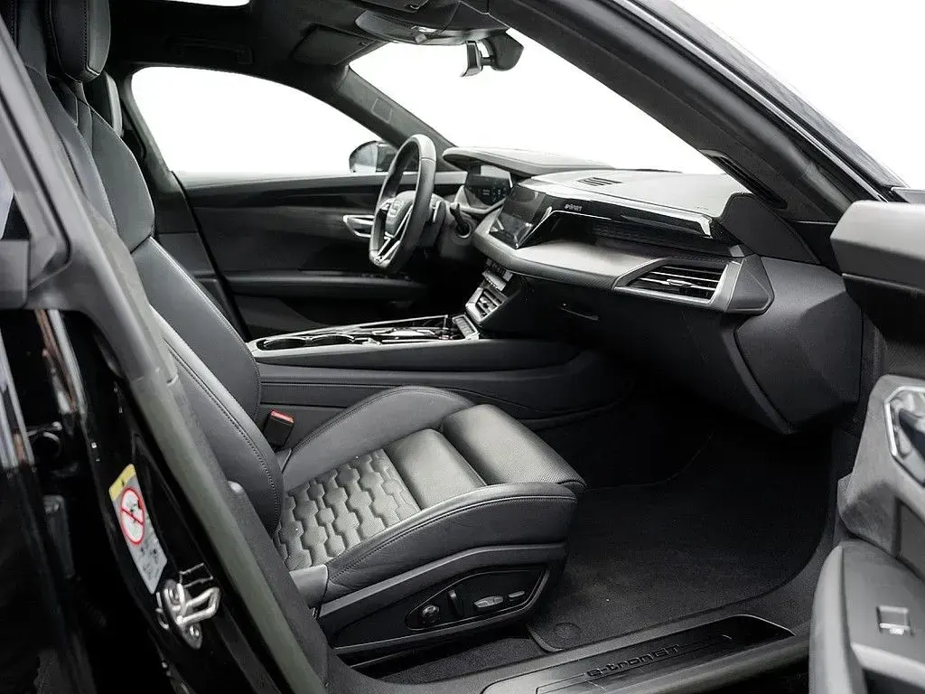 Gebraucht Audi e-tron GT quattro Sport 350 kW (476 PS) 2024 Mythosschwarz Limousine