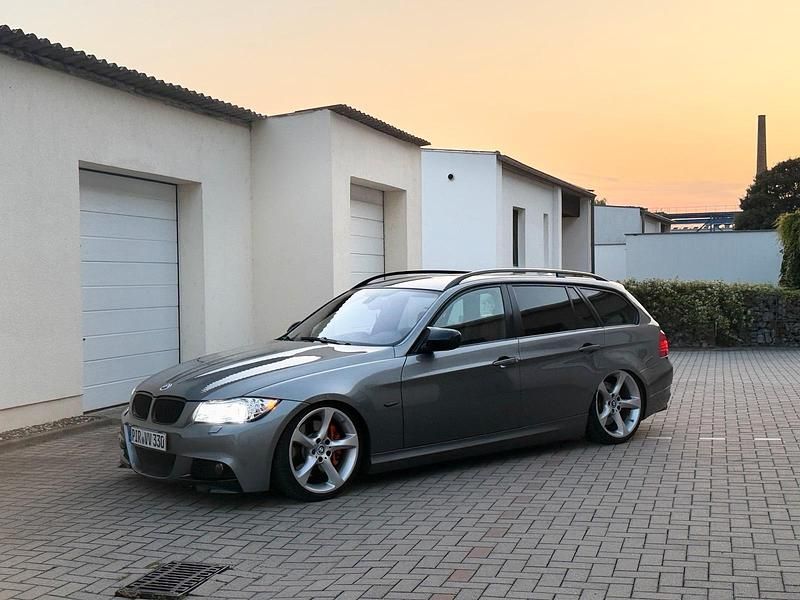 Grau Gebraucht 2009 BMW 330 M Performance Kombi | 8.900 € (Fairer Preis) - Bild 1/4