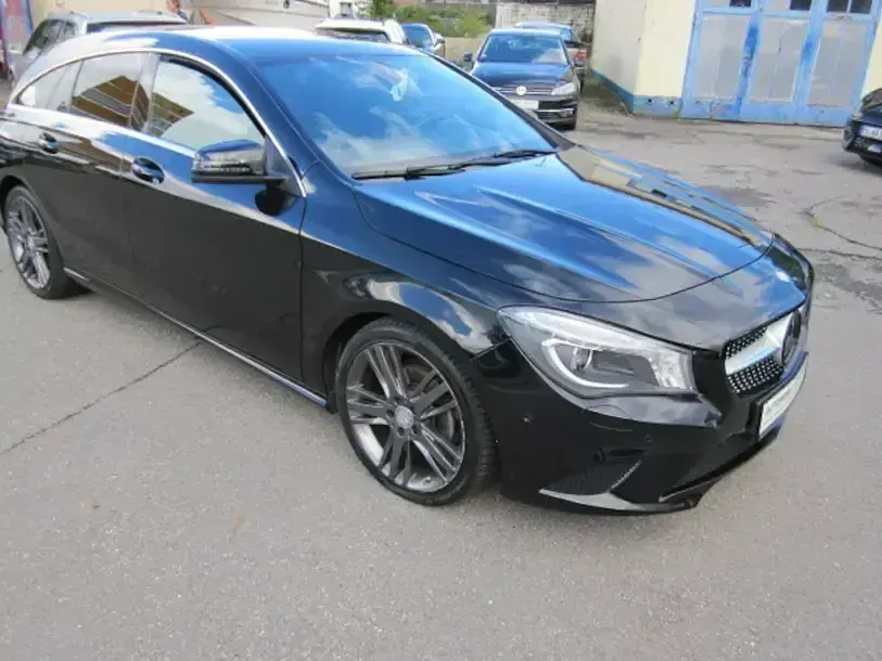 Gebraucht Mercedes CLA220 Shooting Brake 177 PS (130 kW) 2015 Kosmosschwarz Kombi