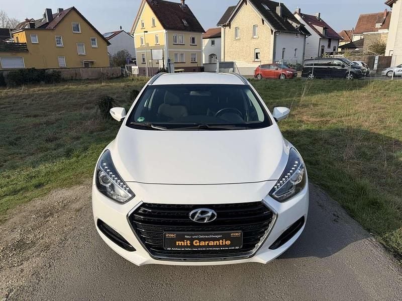 Gebraucht Hyundai i40 135 PS (99 kW) 2017 Pure white / sol Kombi