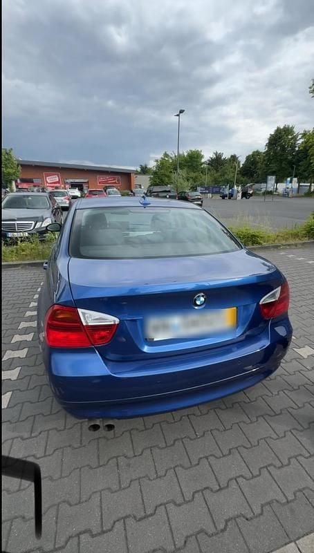 Blau Gebraucht 2006 BMW 325 Limousine | 8.500 € - Bild 1/4