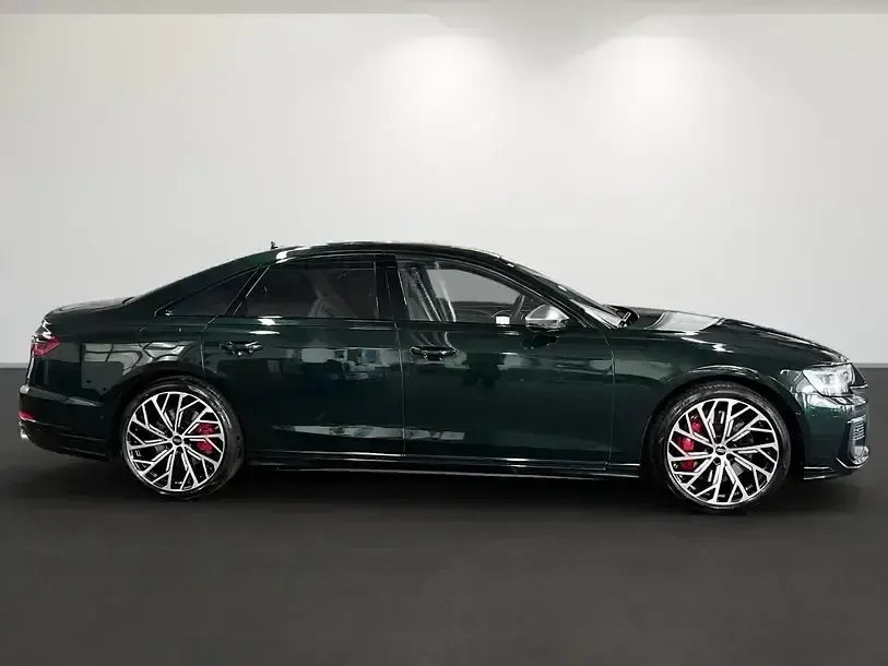 Gebraucht Audi S8 Ambiente 571 PS (419 kW) 2025 Tiefrün, perleffekt Limousine