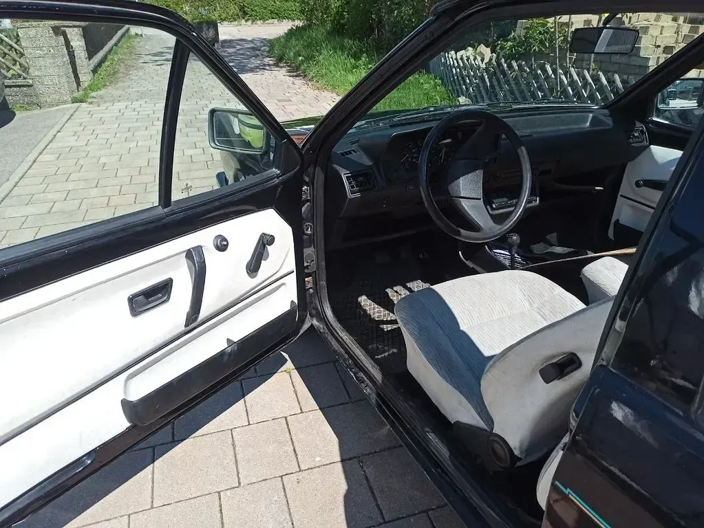 Gebraucht VW Polo 45 PS (33 kW) 1990 Schwarz Kleinwagen