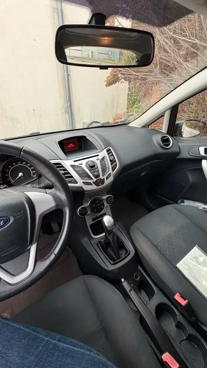 Gebraucht Ford Fiesta 95 PS (69 kW) 2012 Blau Kleinwagen