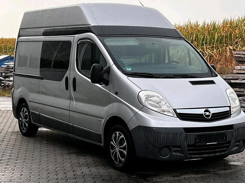 Silber Gebraucht 2008 Opel Vivaro Van | 6.750 € (Guter Preis) - Bild 1/4