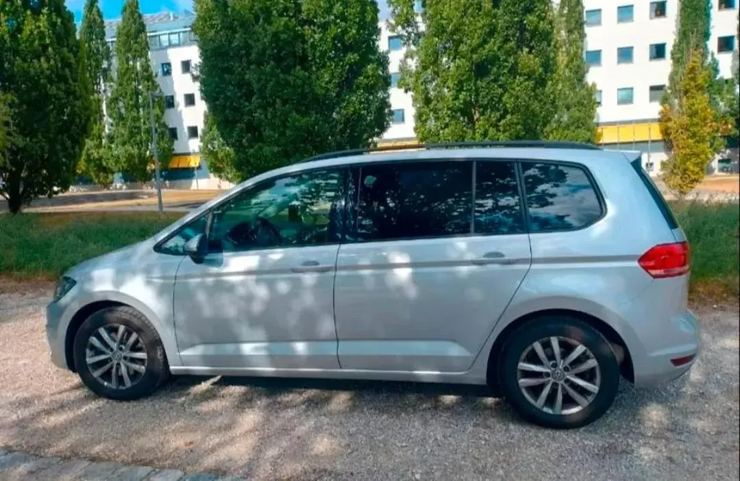 Gebraucht VW Touran Comfortline 116 PS (85 kW) 2017 Silber Van / Kleinbus