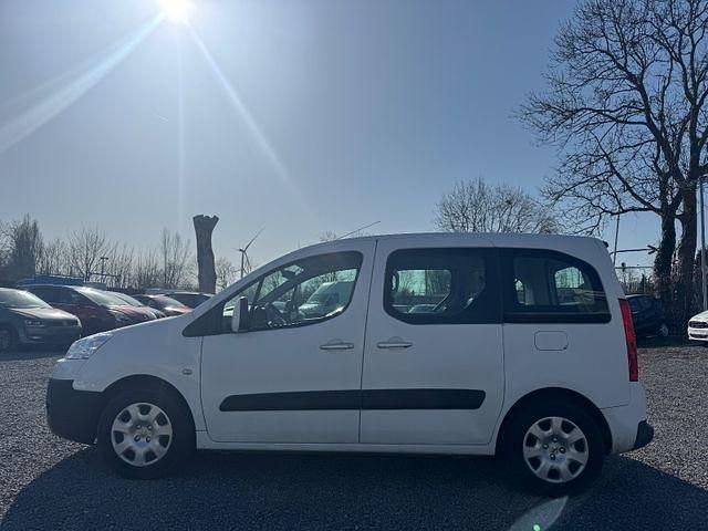 Gebraucht Peugeot Partner 114 PS (83 kW) 2012 Weiß Van / Kleinbus