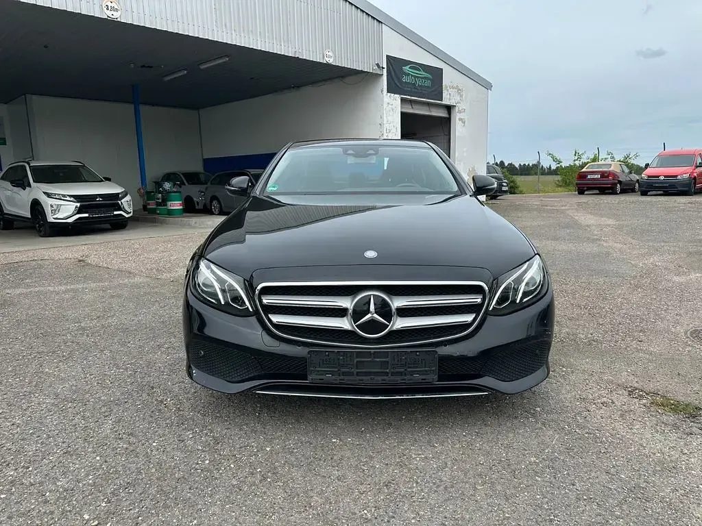 Gebraucht Mercedes E220 194 PS (142 kW) 2016 Obsidianschwarz Limousine