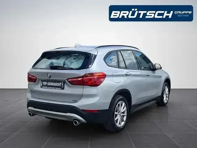 Gebraucht BMW X1 Advantage 192 PS (141 kW) 2020 Glaciersilber metallic SUV