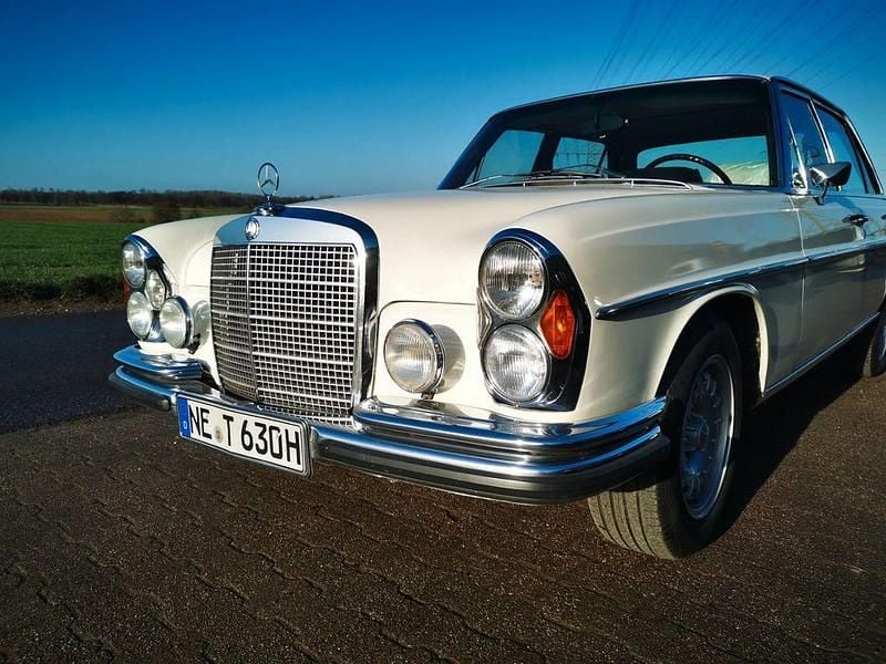Weiß Gebraucht 1972 Mercedes 300 Limousine | 56.500 € - Bild 1/4