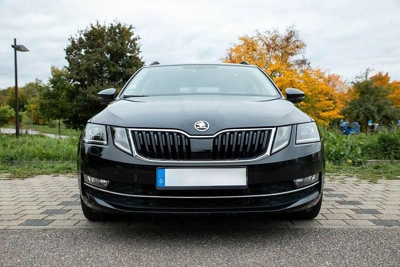 Gebraucht Skoda Octavia Solution 150 PS (110 kW) 2017 Schwarz Kombi