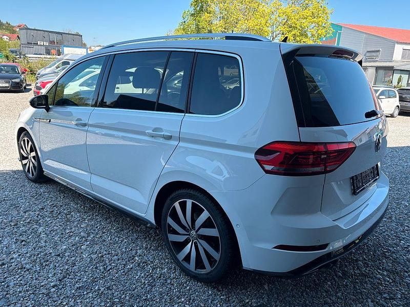 Gebraucht VW Touran Highline 150 PS (110 kW) 2017 Weiß Van / Kleinbus