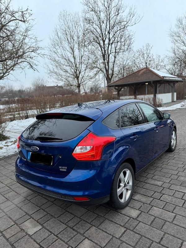 Gebraucht Ford Focus 125 PS (91 kW) 2013 Blau Limousine