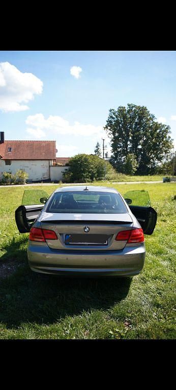 Gebraucht BMW 320 184 PS (135 kW) 2012 Grau Coupé