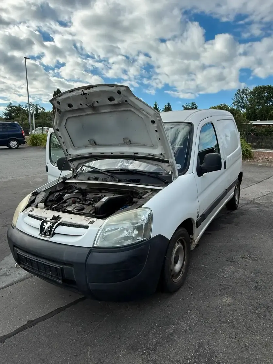 Gebraucht Peugeot Partner 75 PS (55 kW) 2008 Weiß Van / Kleinbus