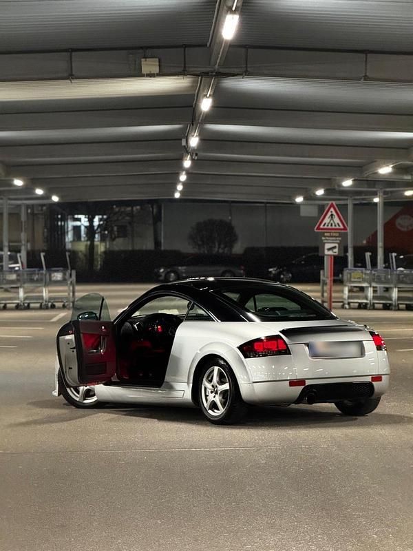 Second-hand Audi TT Design 180 CP (132 kW) 2000 Gri Coupe