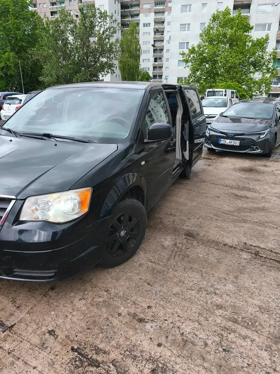Używany Chrysler Voyager 2009 Czarny Minivan