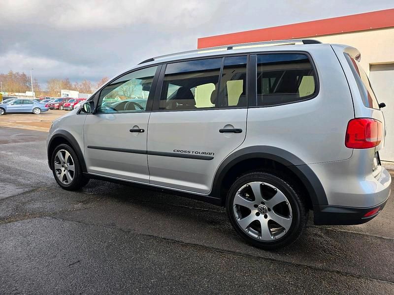 Gebraucht VW Touran Cross 110 PS (80 kW) 2012 Silber Van / Kleinbus