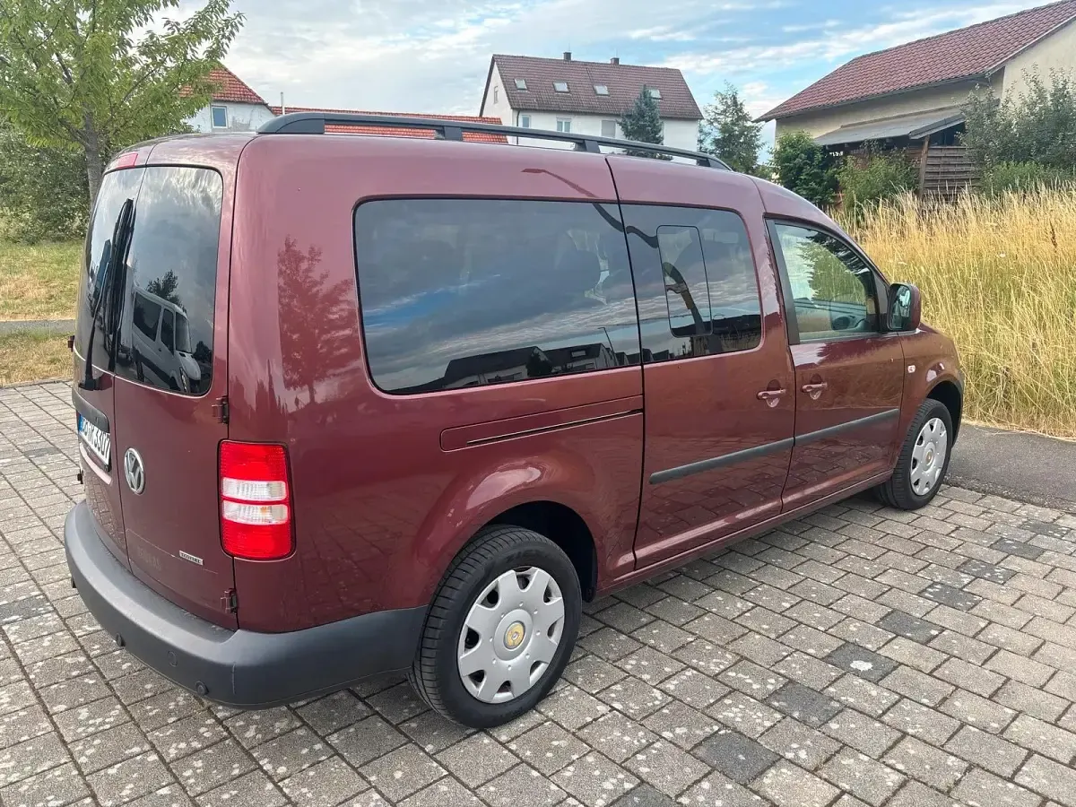 Gebraucht VW Caddy Maxi 109 PS (80 kW) 2011 Rot Van / Kleinbus