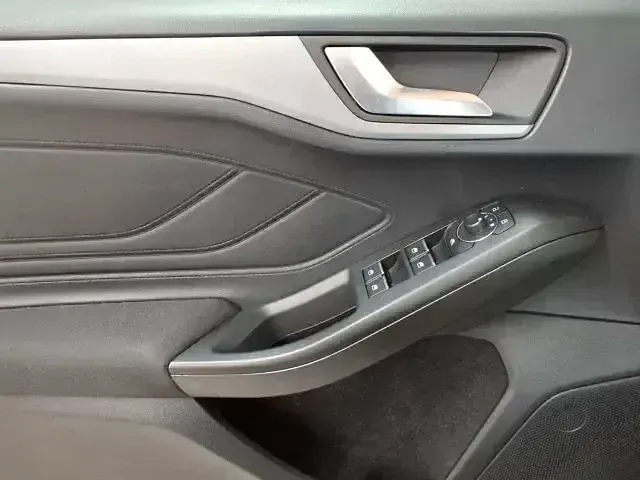 Gebraucht Ford Focus Cool & Connect 120 PS (88 kW) 2023 Andere Limousine