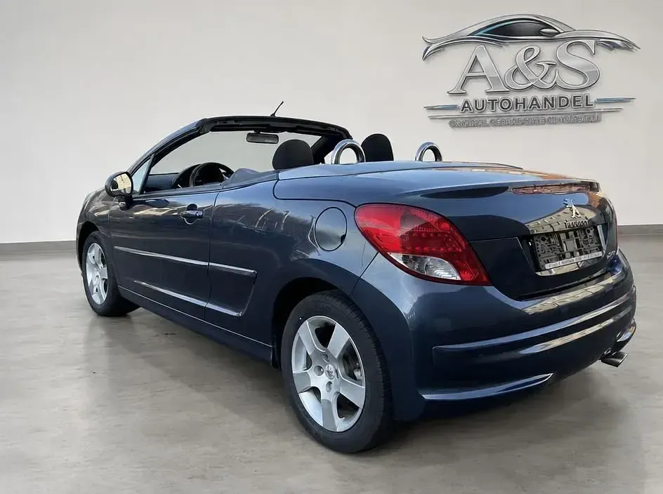 Gebraucht Peugeot 207 CC Platinum 111 PS (81 kW) 2012 Blau Cabrio