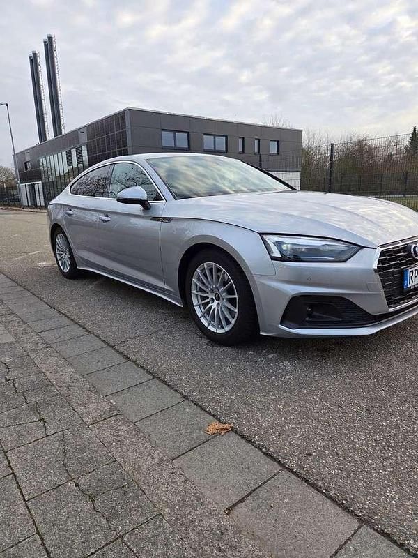 Gebraucht Audi A5 Basis 163 PS (119 kW) 2022 Grau Limousine