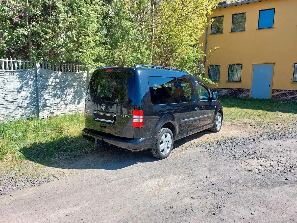 Second-hand VW Caddy Maxi 140 CP (102 kW) 2011 Negru Monovolum