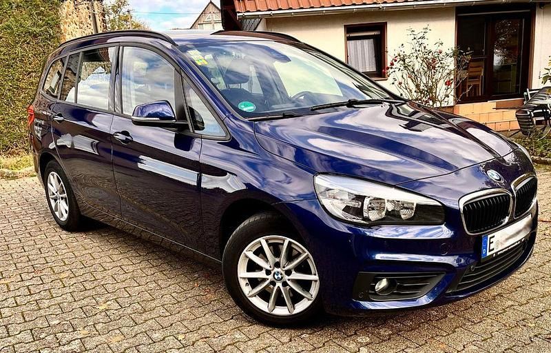 Blau Gebraucht 2018 BMW 216 Gran Tourer Advantage Van / Kleinbus | 15.900 € (Etwas zu teuer) - Bild 1/4