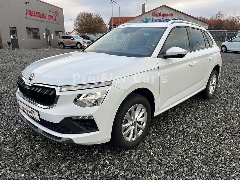 Weiß Gebraucht 2024 Skoda Kamiq Selection SUV | 21.950 € (Guter Preis) - Bild 1/4