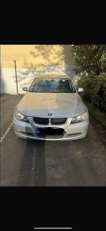 Silber Gebraucht 2004 BMW 318 Limousine | 1.099 € (Superpreis) - Bild 1/4