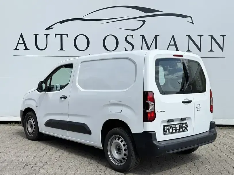 Gebraucht Opel Combo Edition 102 PS (75 kW) 2022 Jade weiss/arktis weiss Van / Kleinbus