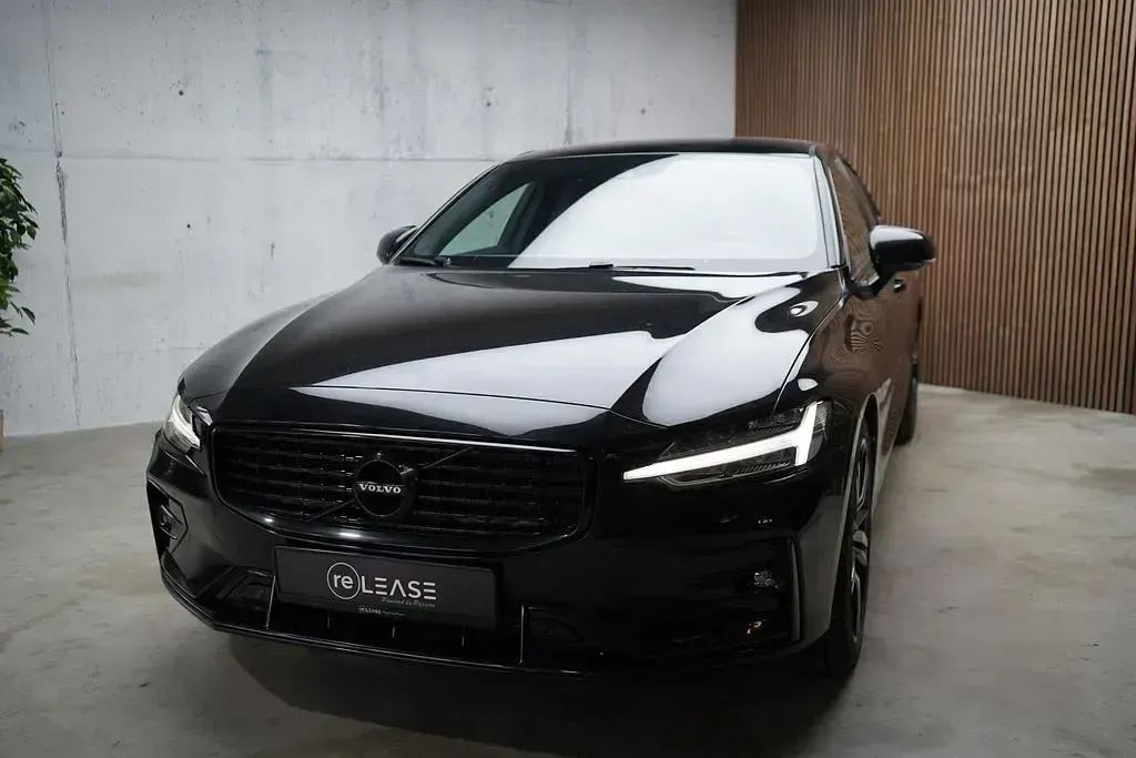 Gebraucht Volvo S60 R-Design 250 PS (183 kW) 2021 Black solid "stone" / solid Limousine