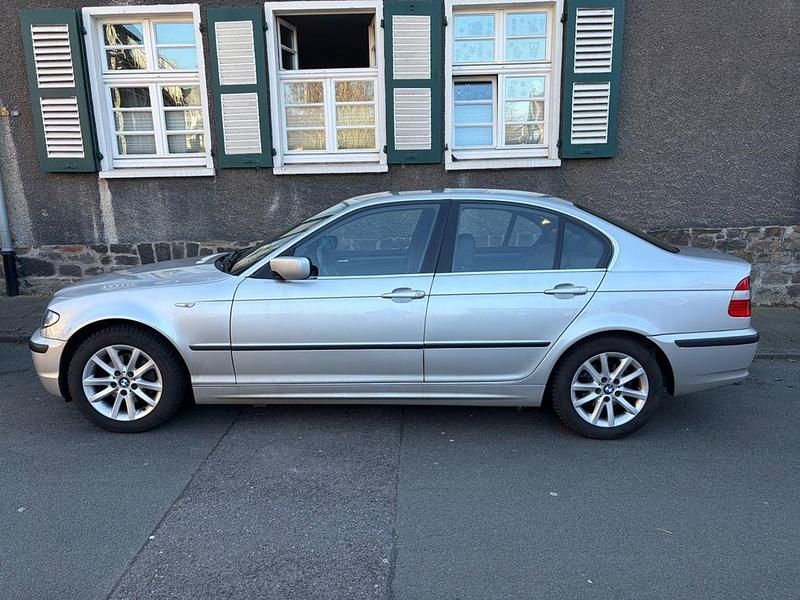 Gebraucht BMW 320 170 PS (125 kW) 2004 Silber Limousine
