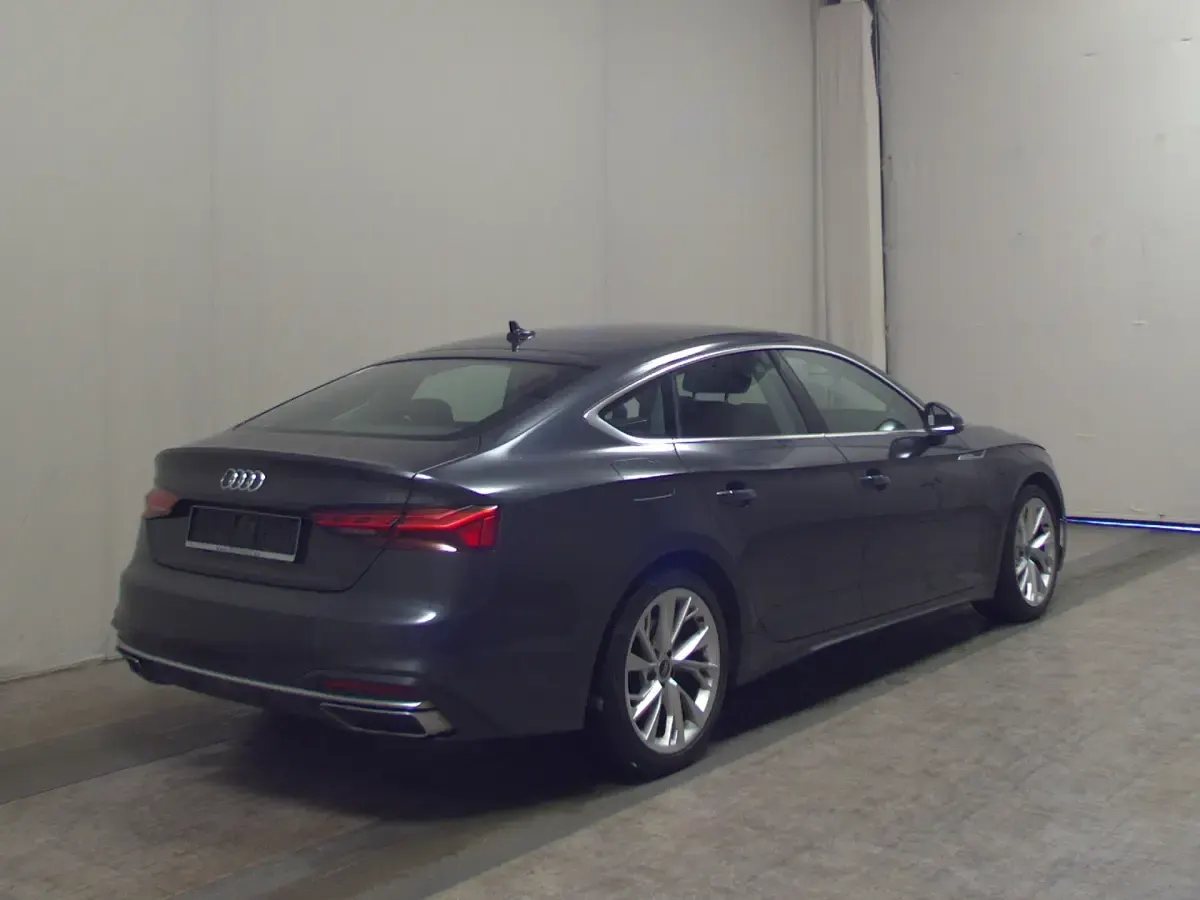 Gebraucht Audi A5 Sportback Advanced 163 PS (119 kW) 2021 Grau Kleinwagen