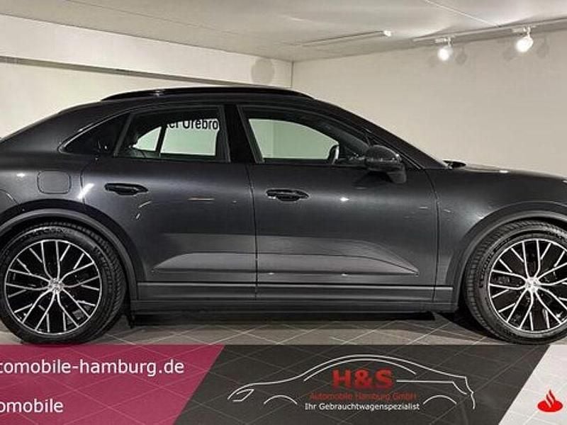 Grau Gebraucht 2024 Porsche Macan SUV | 81.900 € (Superpreis) - Bild 1/4