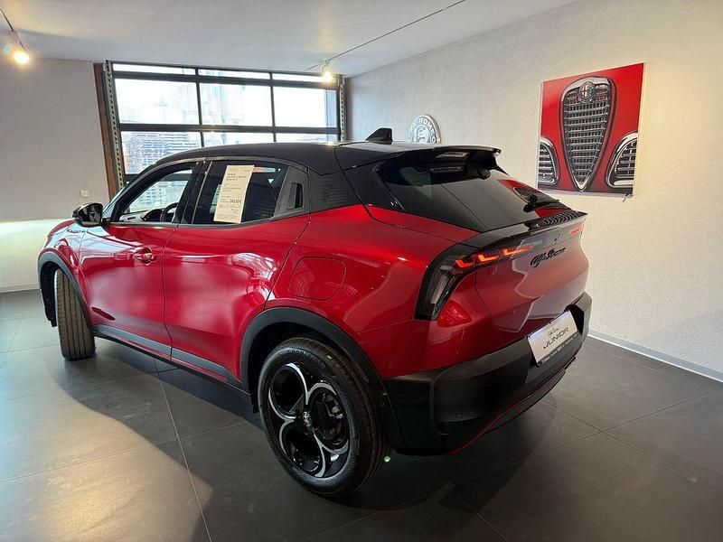 Neu Alfa Romeo Junior Edizione Speciale 136 PS (100 kW) 2026 Rot SUV