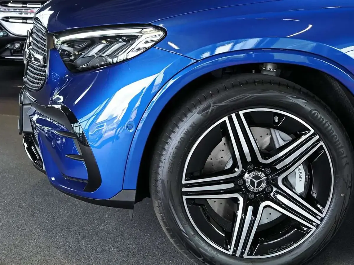 Gebraucht Mercedes GLC200 AMG 204 PS (150 kW) 2026 Blau SUV