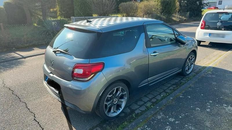 Gebraucht Citroën DS3 88 PS (64 kW) 2011 Silber Kleinwagen