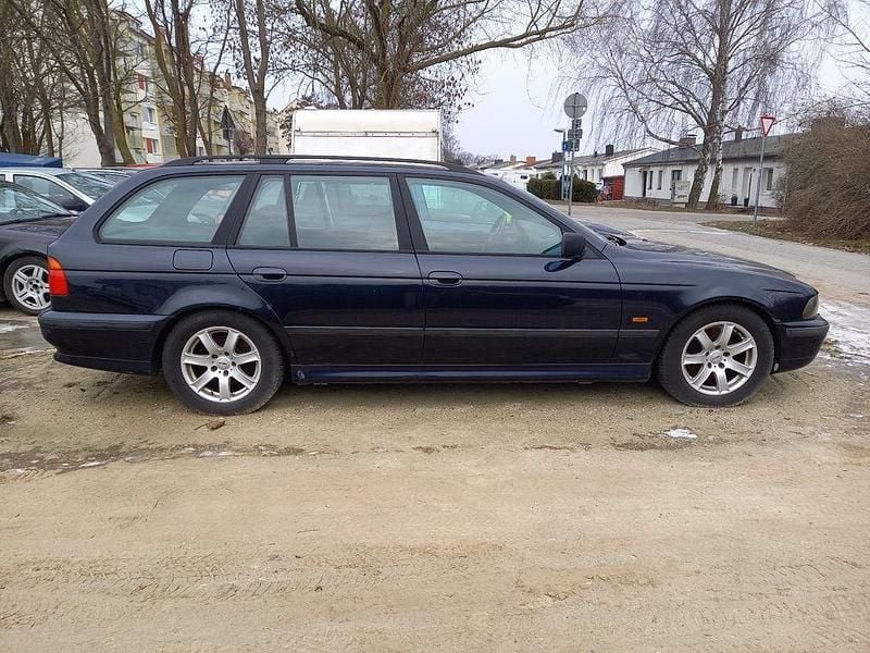 Blau Gebraucht 1999 BMW 528 Kombi | 1.800 € (Superpreis) - Bild 1/4