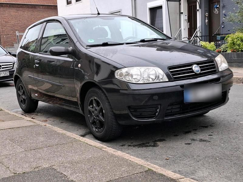 Schwarz Gebraucht 2006 Fiat Punto Kleinwagen | 750 € (Fairer Preis) - Bild 1/4